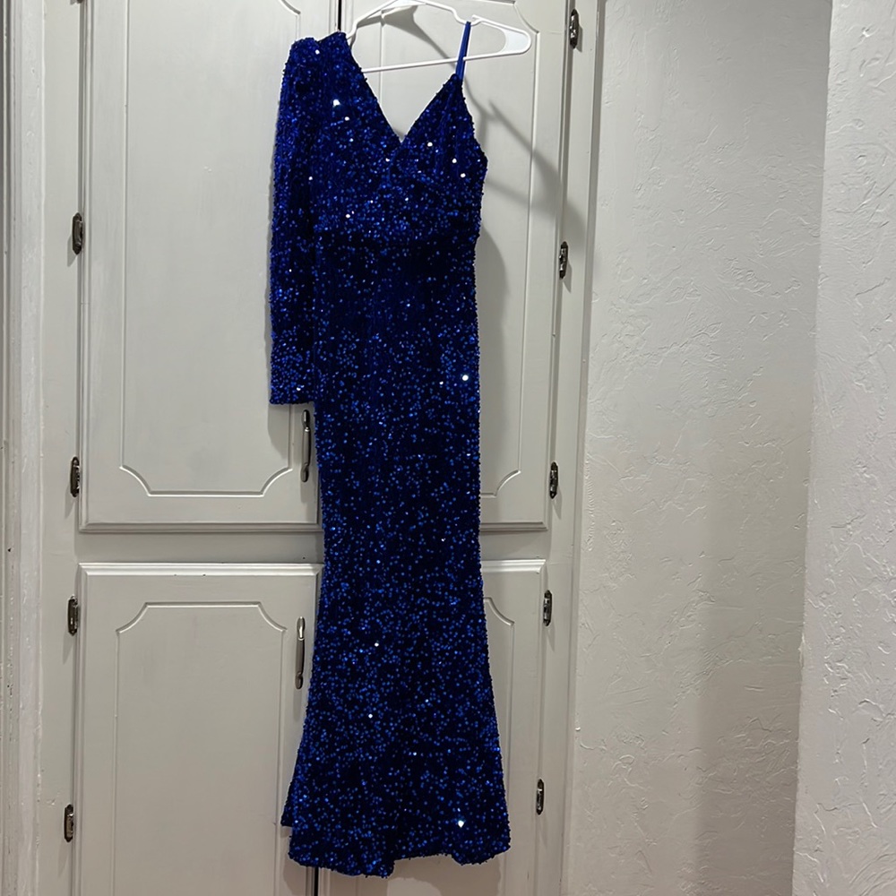 One shoulder Sequin Dress 💙 - Picture 2 of 6